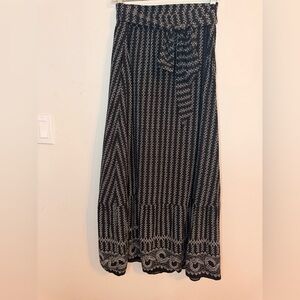 Ann Taylor Factory Black White Floral Maxi Skirt Size 8